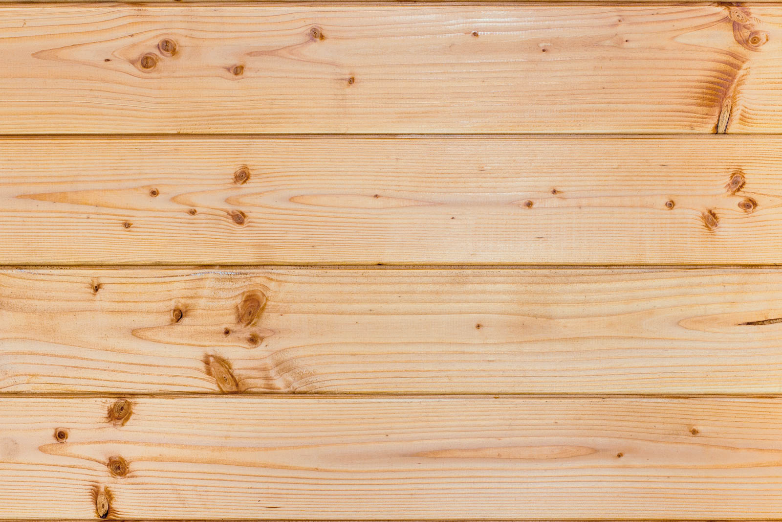 Granplanker i naturtræ med synlige årer og knaster